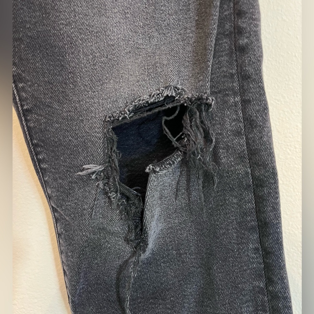 Levi's High Rise Black Distressed Jeans - Picture 4 of 5